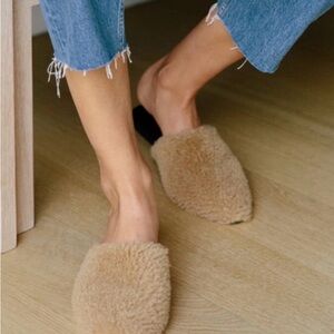 Jenni Kayne Tan Shearling Slippers Size EU37 pre-owned.